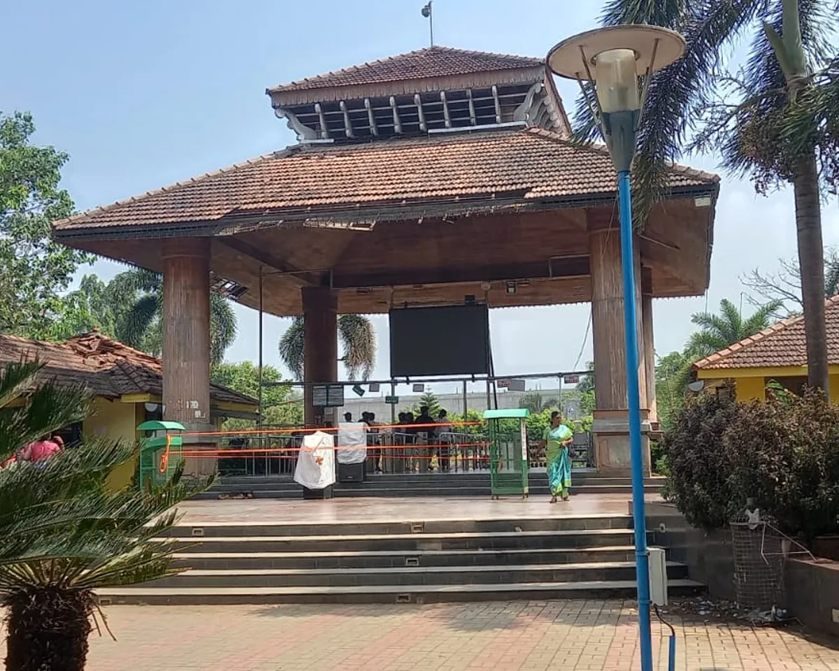 malambuzha garden entrance-2