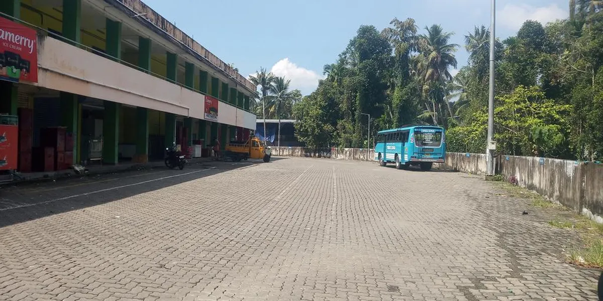 mulanthuruthy bus stand-5