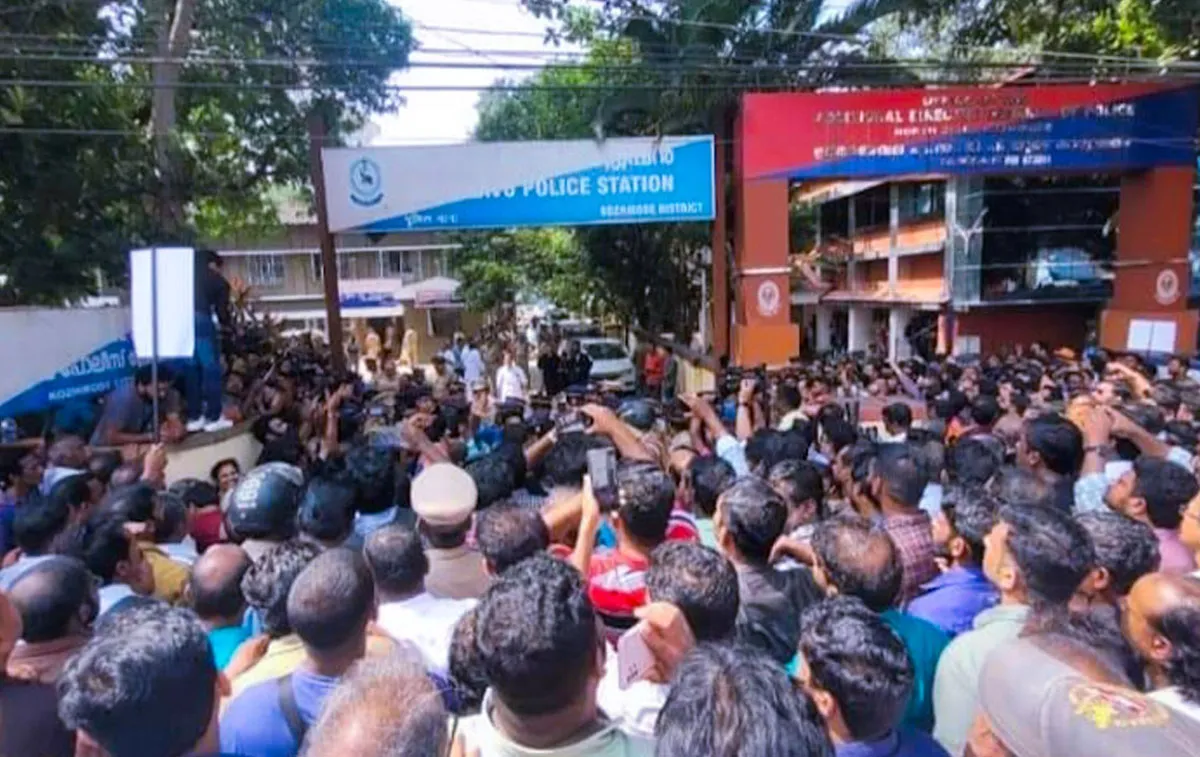 suresh gopi at police station
