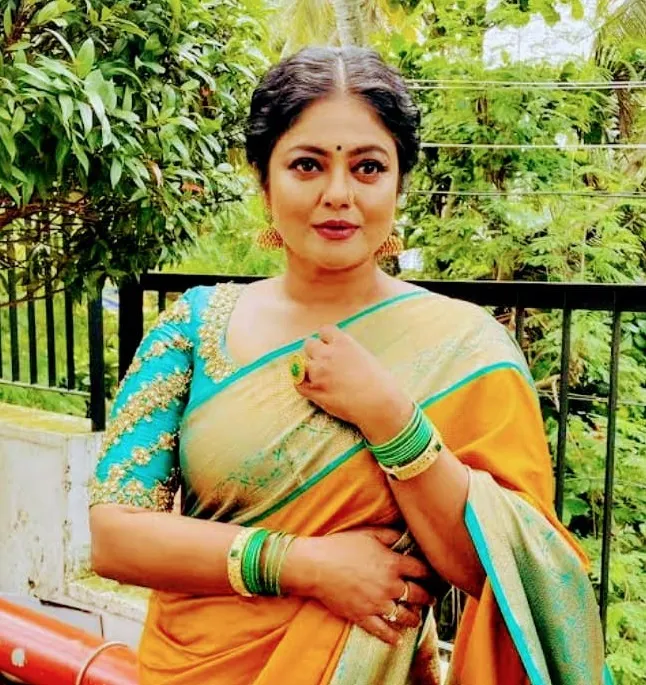 manju UntitledD45454.jpg