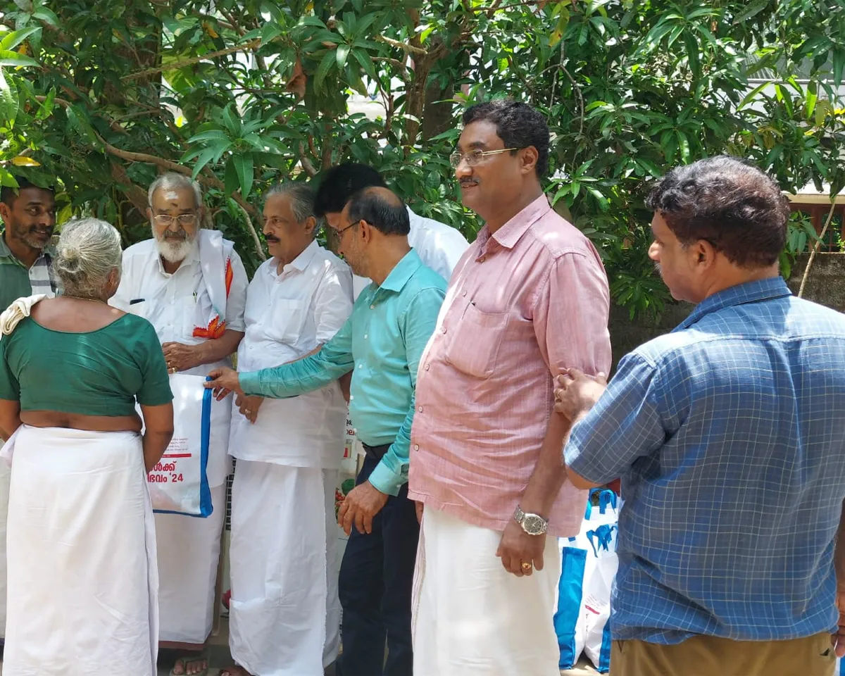 vishu kit distribution-2