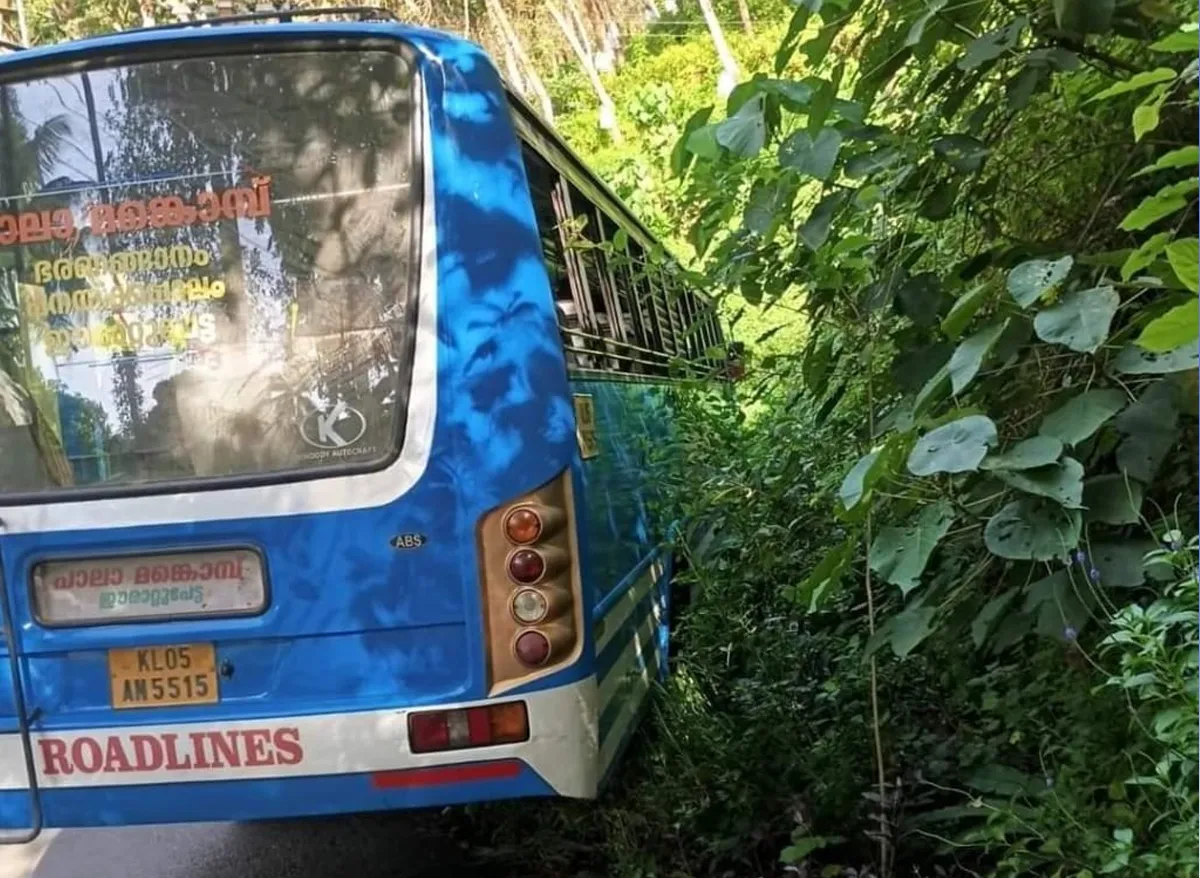 bus accident moonnilavu