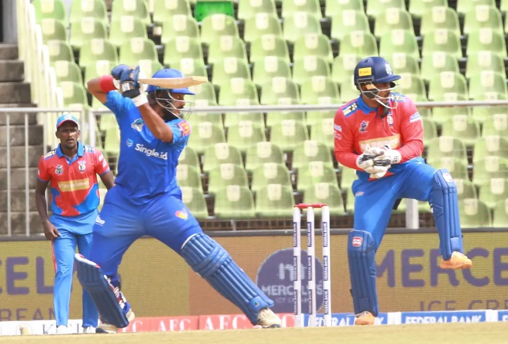 kcl  kochi blue tigers vs aries kollam sailors1