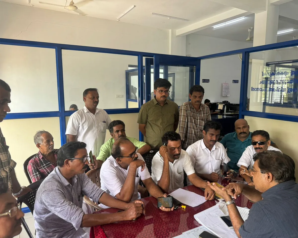 kseb office protest-2