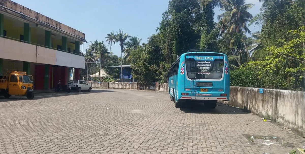 mulanthuruthy bus stand-7