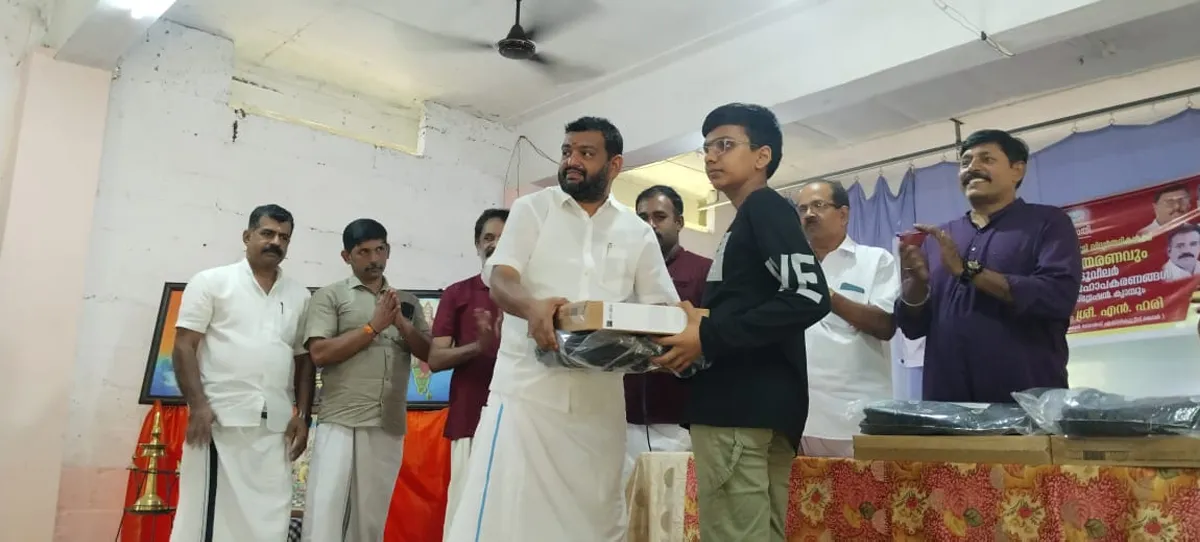 laptop distribution-2