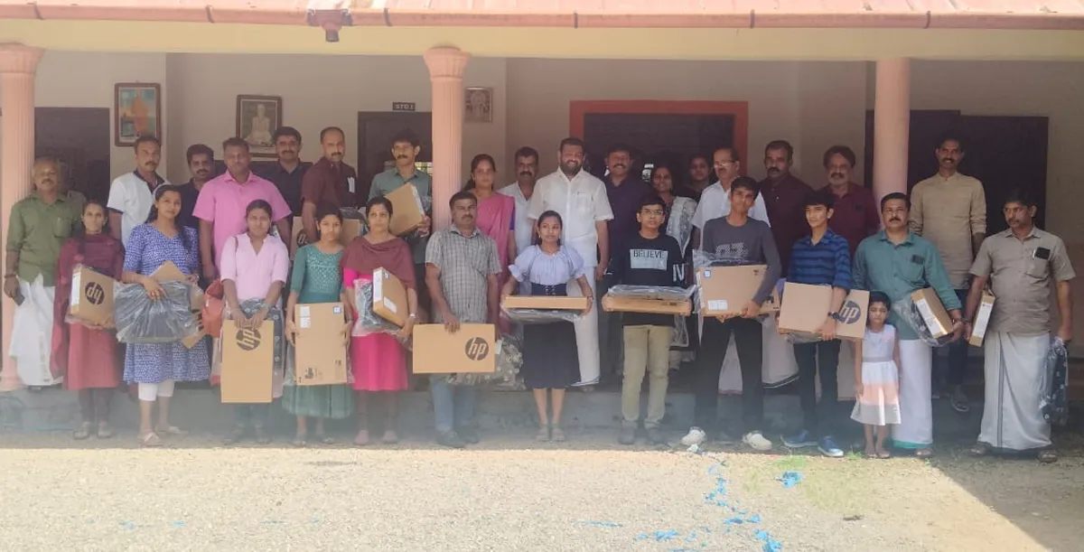 laptop distribution-3