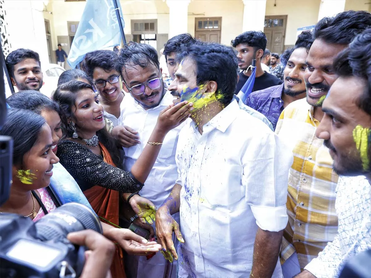 kc holi college1.jpg