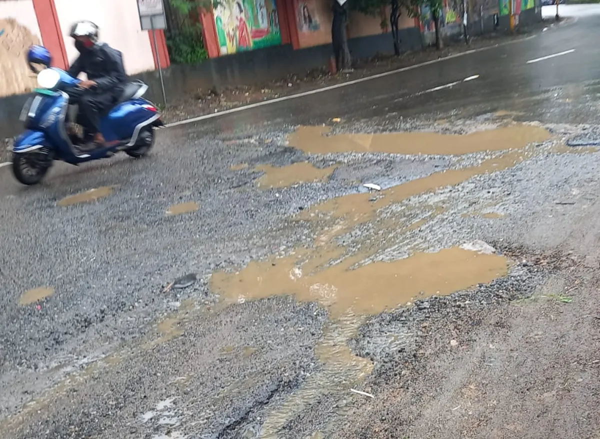 road collapsed malambuzha-2