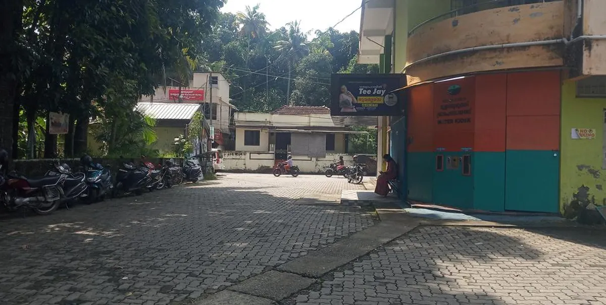 mulanthuruthy bus stand-3