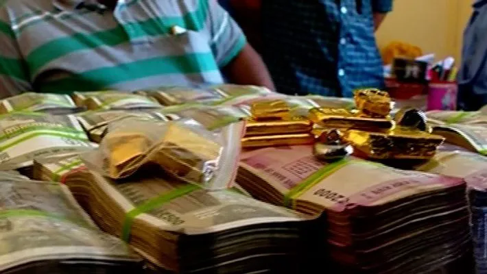 on crore rs and gold seized from Kasaragod