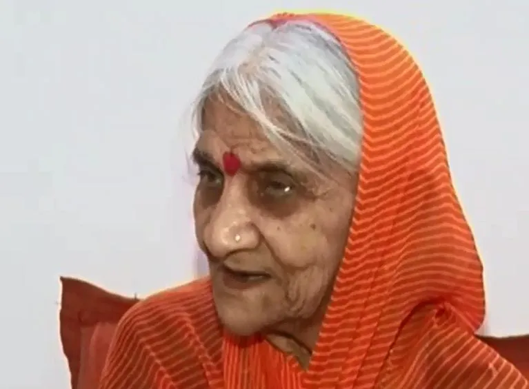 81-year-old Urmila Chaturvedi of Jabalpur, who was on fast for 28 ...