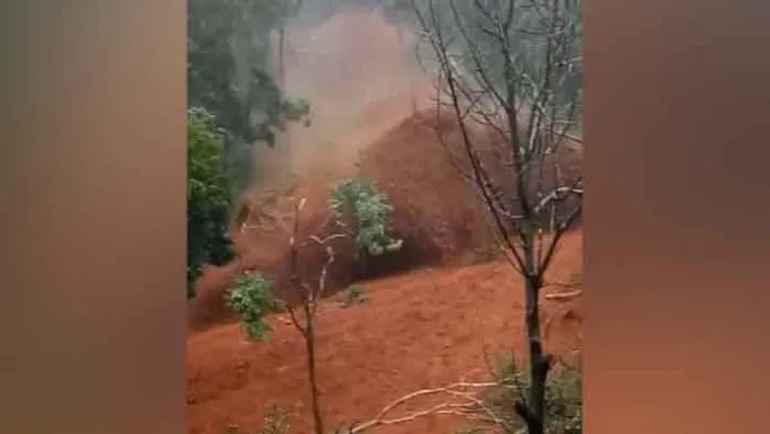 huge land slide in ambayathode just escape for township