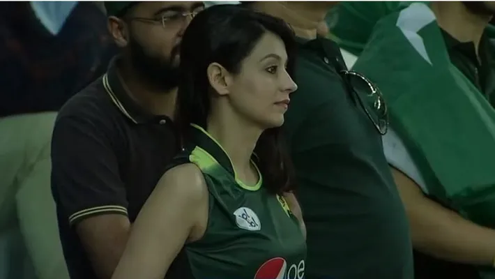 pakistan beuty on India Pakistan Asia cup match