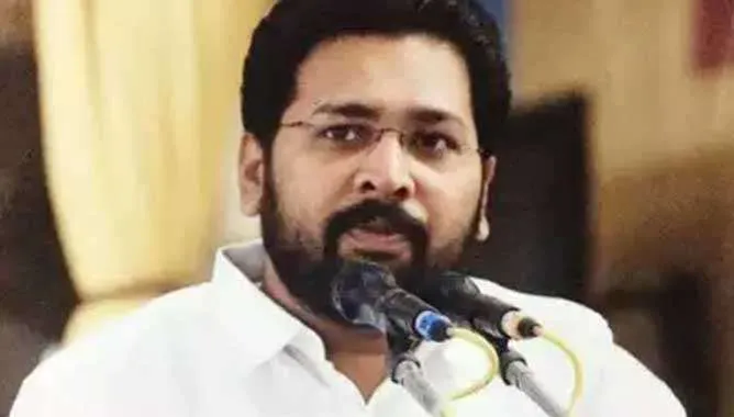 കെ എസ് ശബരീനാഥ് എംഎല്‍എക്കെതിരെ രൂക്ഷ വിമര്‍ശനവുമായി യൂത്ത് ലീഗ് പ്രമേയം: കെ എസ് ശബരീനാഥ് വെള്ളിമൂങ്ങയിലെ മണിമല മാമച്ചനെന്ന് വിമർശനം
