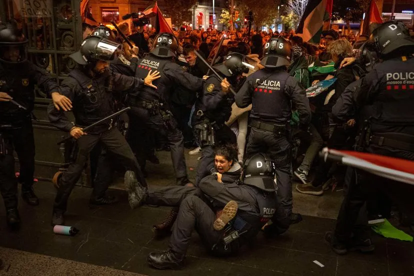 pro palestinian protestor barcelona