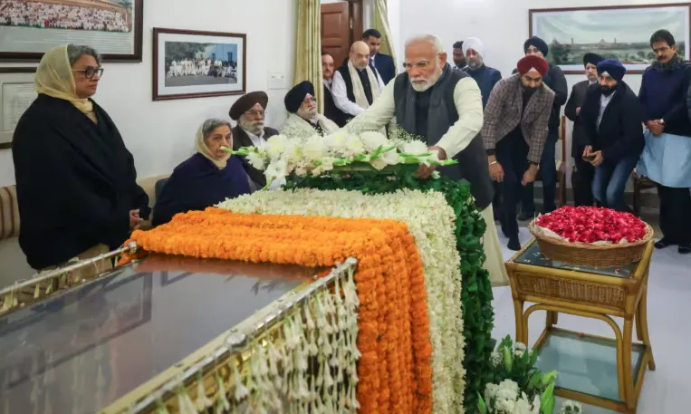 Narendra Modi, centre, visits Manmohan Singh’s home in New Delhi after the former prime minister’s death. Modi called for five days of national mourning. Photograph: Pib/Press Information/Planet Pix/ZUMA Press Wire/REX/Shutterstock