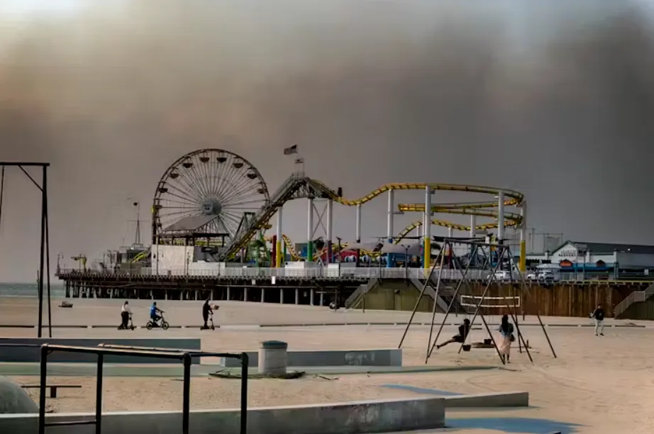 Dark smoke from the fires was evident from the Santa Monica, Calif., pier on Jan. 8, 2025. AP Photo/Richard Vogel