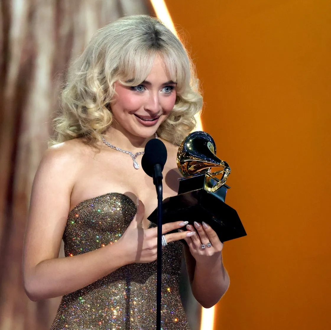 Sabrina Carpenter Grammys 2025