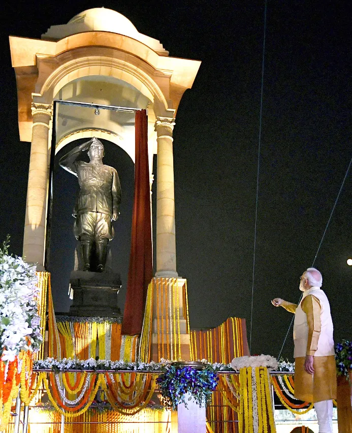 subhash chandra bose statue pm modi arun yogiraj