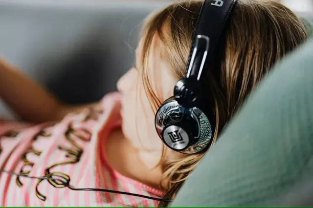 Girl headphone | Karolina Grabowska/Pexels, CC BY
