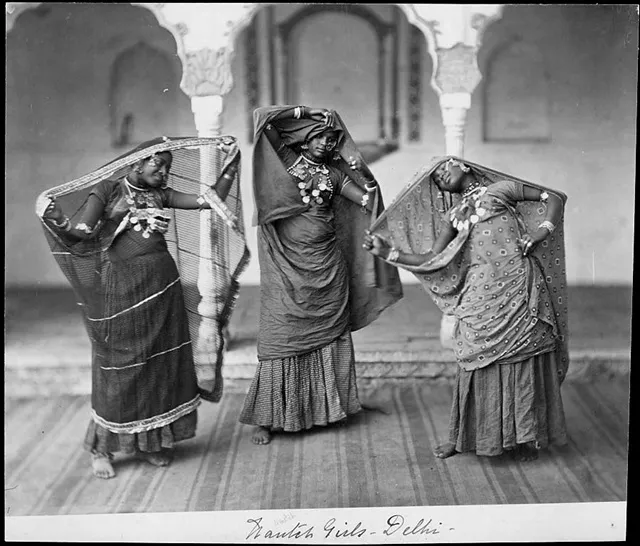 Three_Nautch_girls_dancing_in_costume