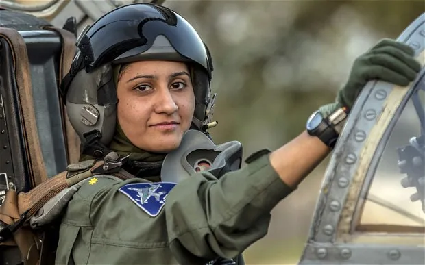 female fighter pilot