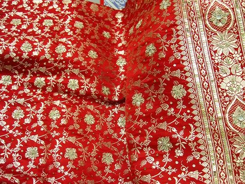 A traditional Benarasi Saree Picture By: Banarasi.net