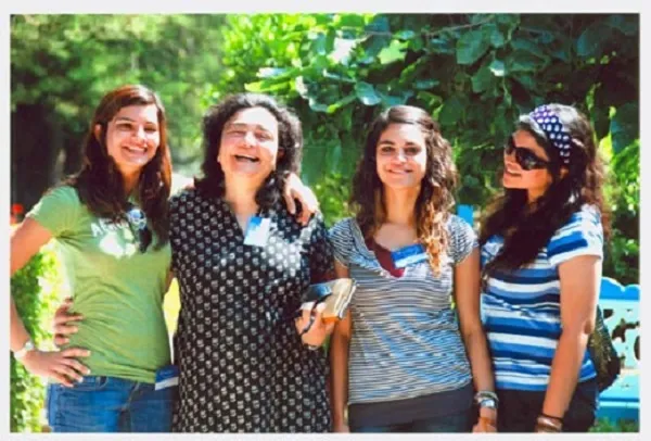 Zia Mody and her daughters