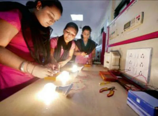 Electricians girls in Maharashtra