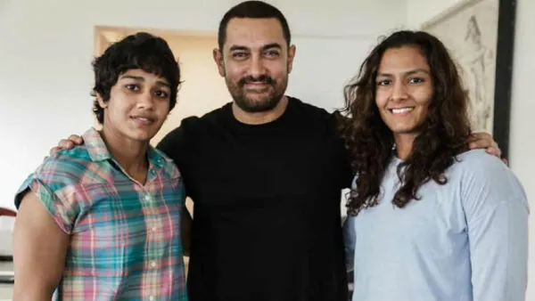 Aamir Khan Met Babita and Geeta Phogat