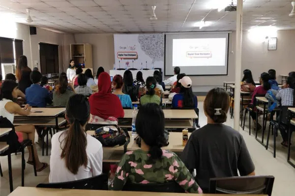 SheThePeople conducts the Digital Trust Dialogues in Kamla Nehru College with Google India