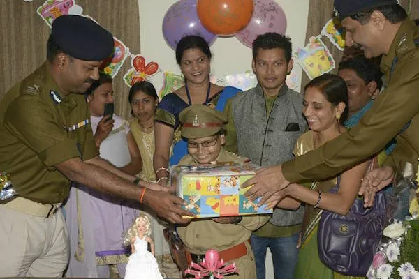 Raipur Police give Sania a Surprise