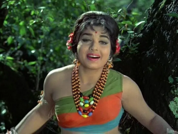 Jayalalitha in a scene from a Tamil Film Picture By: ReShareit.com