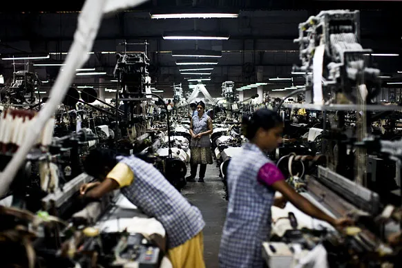 Indian women in factories Picture By: Globalizationimpacts.wikispaces.com