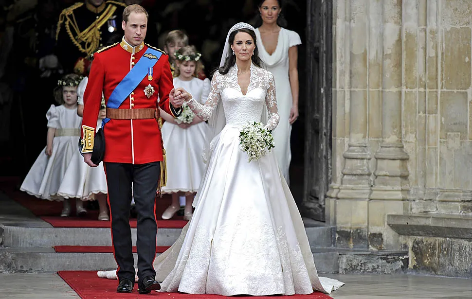 Britain's Prince William and his wife Kate, Duchess of Cambridge stand outside of Westminster Abbey  after their Royal Wedding in London  Picture By: I do Ghana