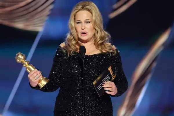 jennifer coolidge golden globes speech