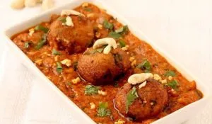 Malai Paneer Kofta served in a dish, Malai Paneer Kofta