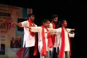 Womenite-Team-performing-at-Delhi-University.jpg