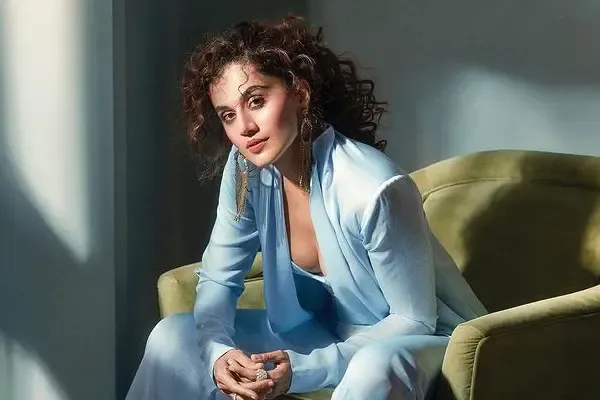 Taapsee Pannu on Priyanka Chopra ,Taapsee Pannu praises Twitter, Taapsee Pannu On IT Raids, Taapsee Pannu Tax Raid Tweets, Anurag Kashyap Taapsee Pannu IT raid ,Taapsee Pannu IT raid, bollywood female engineers