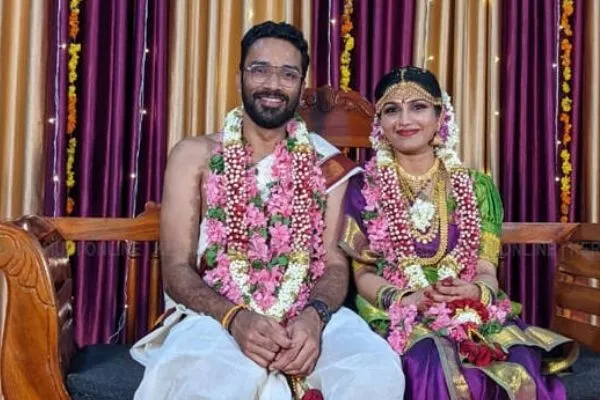 IAS Officers Renu Raj And Sriram Venkitaraman Get Married, Here Are ...