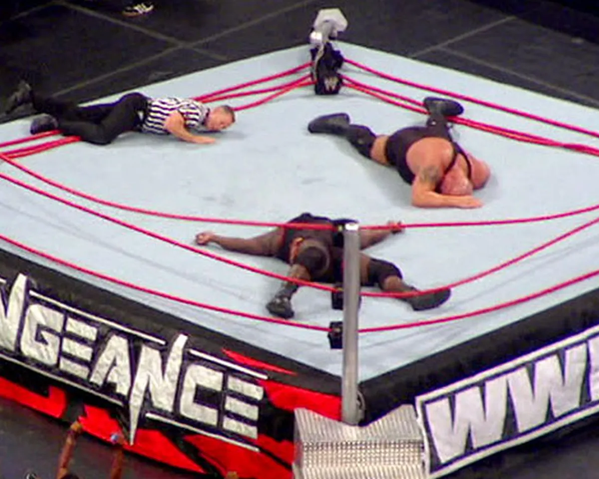 Mark Henry and Big Show (Source - Twitter).png
