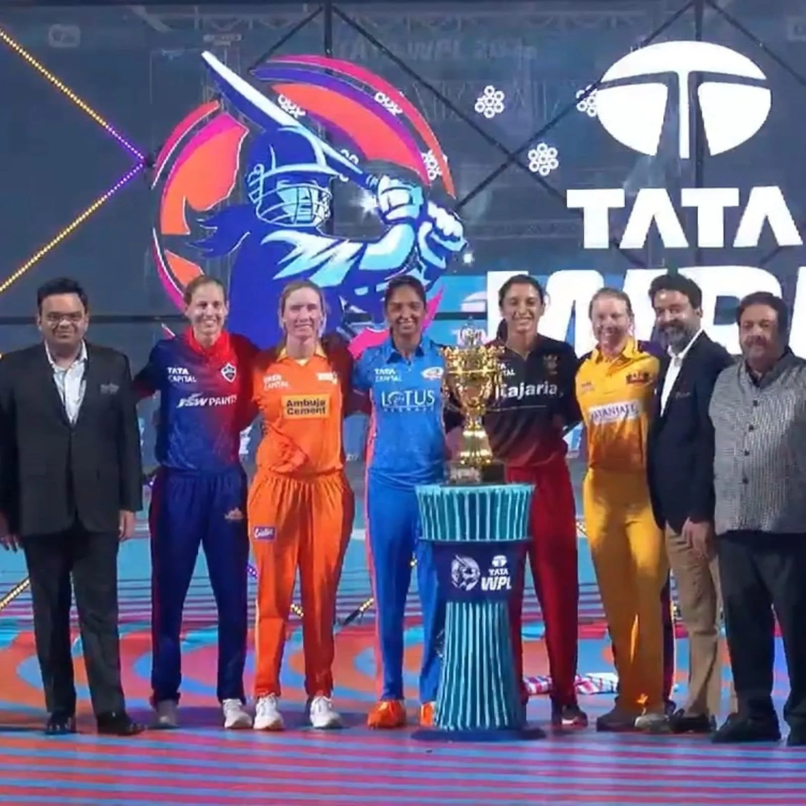 WPL 2023 Opening Ceremony Highlights: Captains Unveil Trophy After AP  Dhillon, Kiara, & Kriti Entertain the Crowd - News18