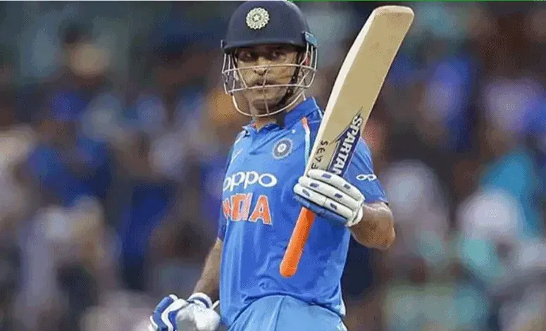 Three major records that MS Dhoni could not break in international cricket: महेंद्र सिंह धोनी भारत के सबसे महान कप्तानों में से एक रहे हैं। Heaviest Bat