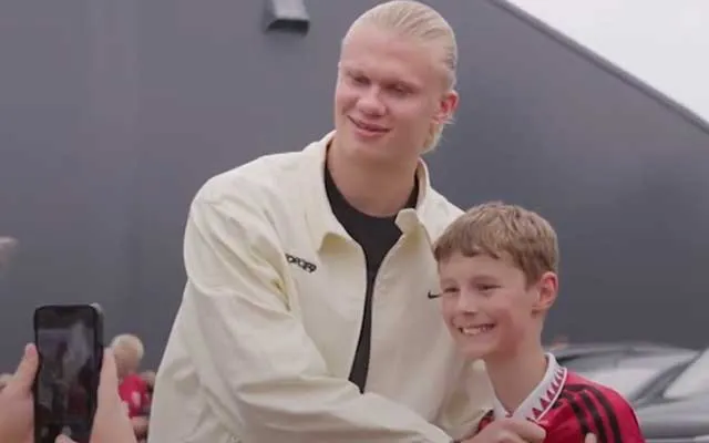 Erling Haaland with his young fan