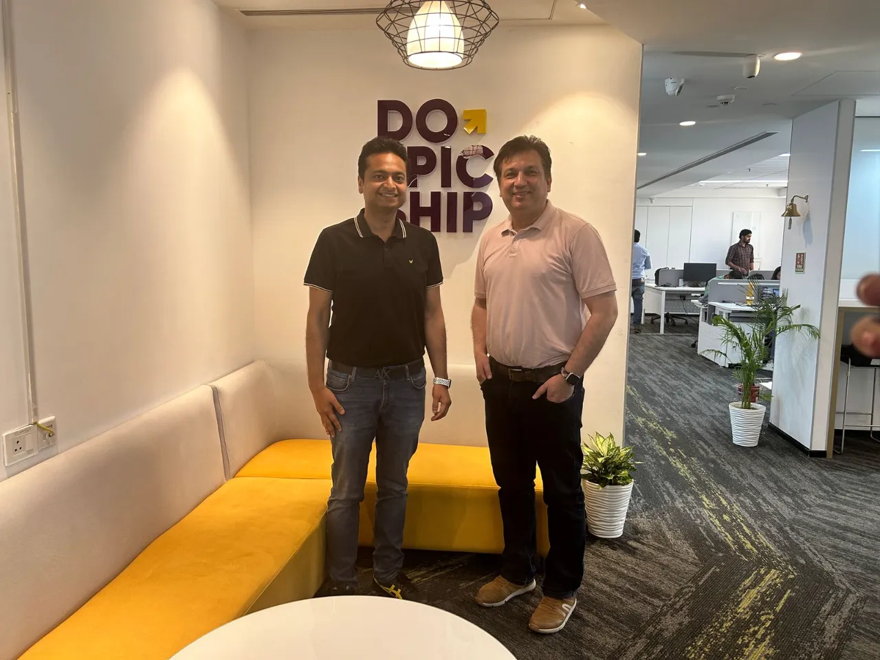 Ravi Goel, CBO of RapidShyp, Faiz Askari, Founder & Editor, SMEStreet