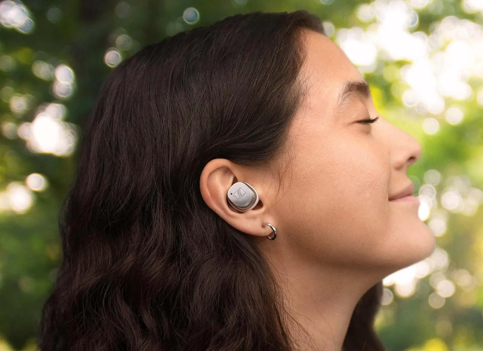 A person with earbuds and earpieces

Description automatically generated