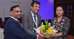 Shri Deepak Maheshwari of DealPlexus and Dr Faiz Askari of SMEStreet welcoming Smt. Mercy Epao, Jt Secretary, Ministry of MSME