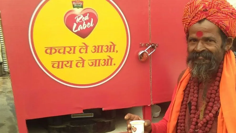 Old Indıan man holding a cup
