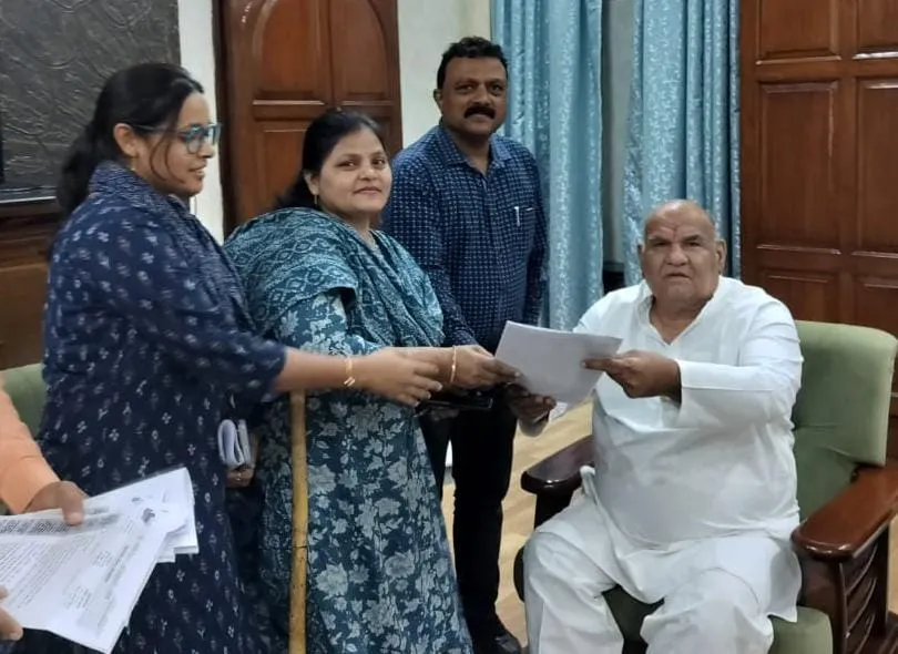 Minister Karan Singh